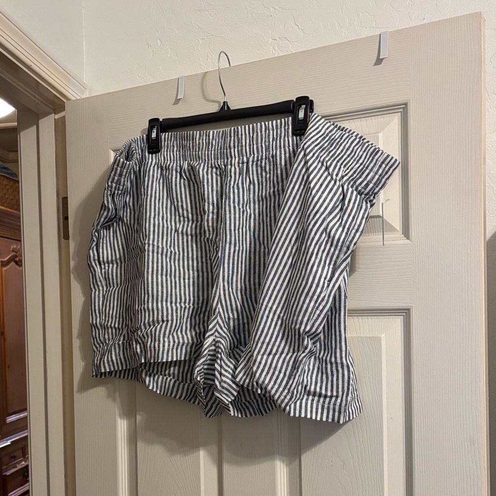 Old Navy Blue and White Striped Women's High Waisted Shorts